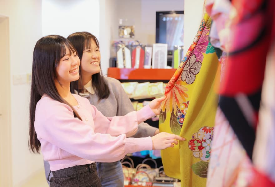 振袖展示会の様子